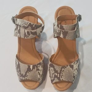 Lucky Brand Platform Sandals